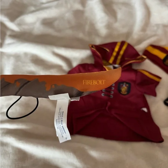 buildabear harry potter gryffindor quidditch uniform + accessories - Picture 8 of 11